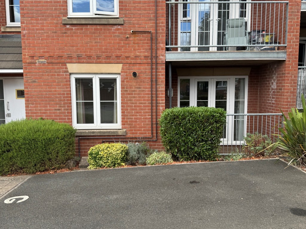 Lot: 157 - GROUND FLOOR FLAT FOR INVESTMENT WITH ALLOCATED PARKING - View of Flat 3